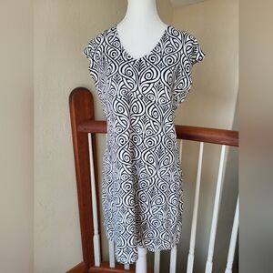 Title Nine size Medium black & white patterned cap sleeve dress